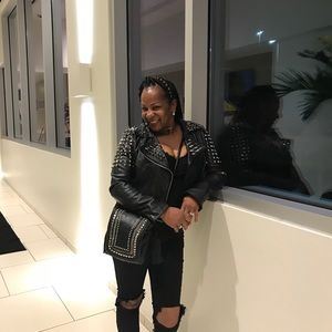 Meet your Posher, Elisa